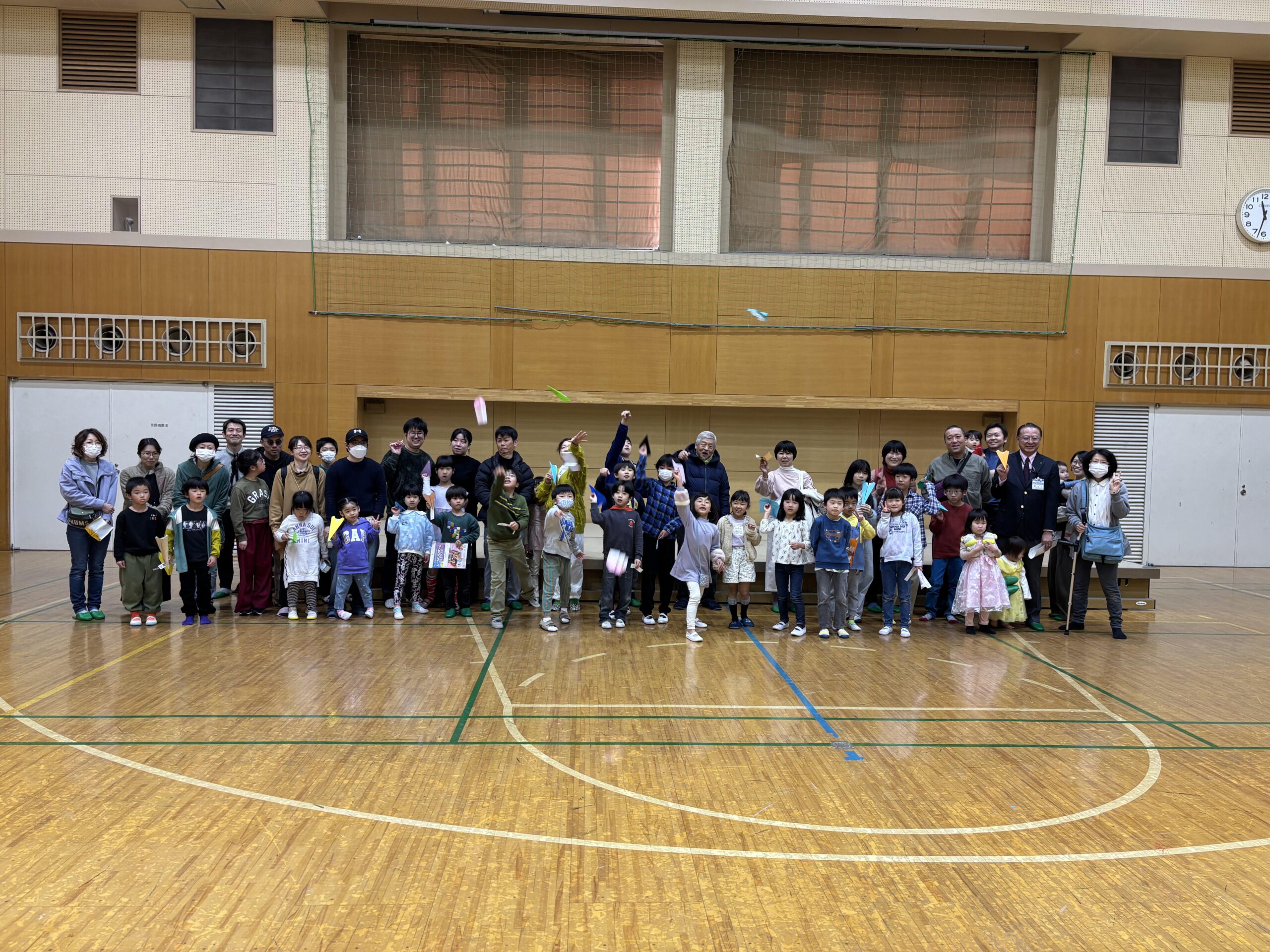 3/2日 健康づくりイベント、紙飛行機飛ばし大会開催