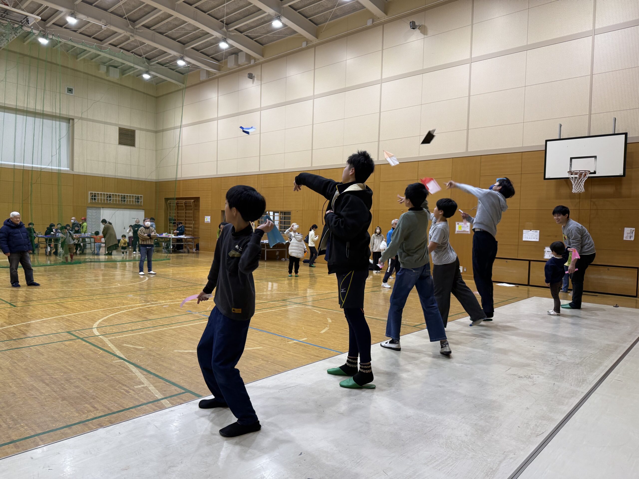 2/11(水祝)「紙ヒコーキを作って、飛ばそう！」開催されました
